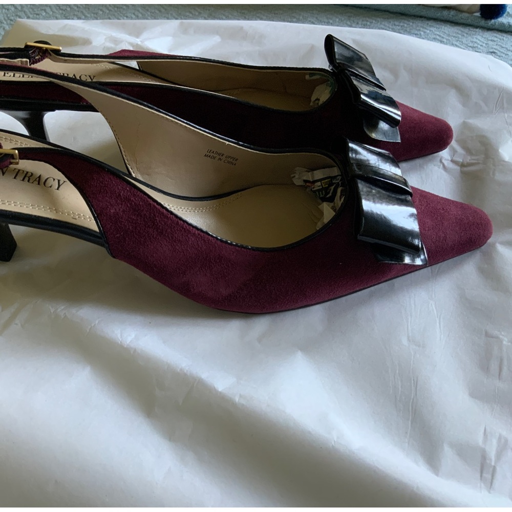 Ellen Tracy Burgundy suede “SARA”formal shoes. Back strap. Black bow & t…